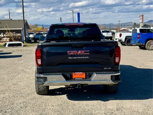 Used 2023 GMC Sierra 1500 SLE w/ Enhanced Capability Package AWD/4WD image 4