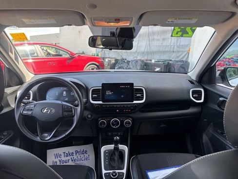 Used 2023 Hyundai Venue Limited FWD image 18