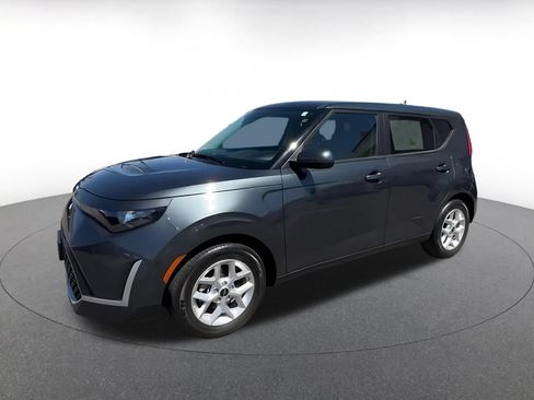 Used 2025 Kia Soul LX w/ LX Technology Package FWD image 8
