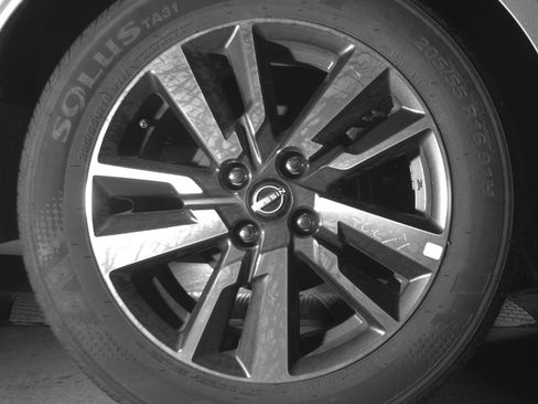 Used 2025 Nissan Versa SV image 15