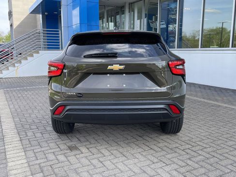 Used 2024 Chevrolet Trax LS w/ LS Convenience Package FWD image 4