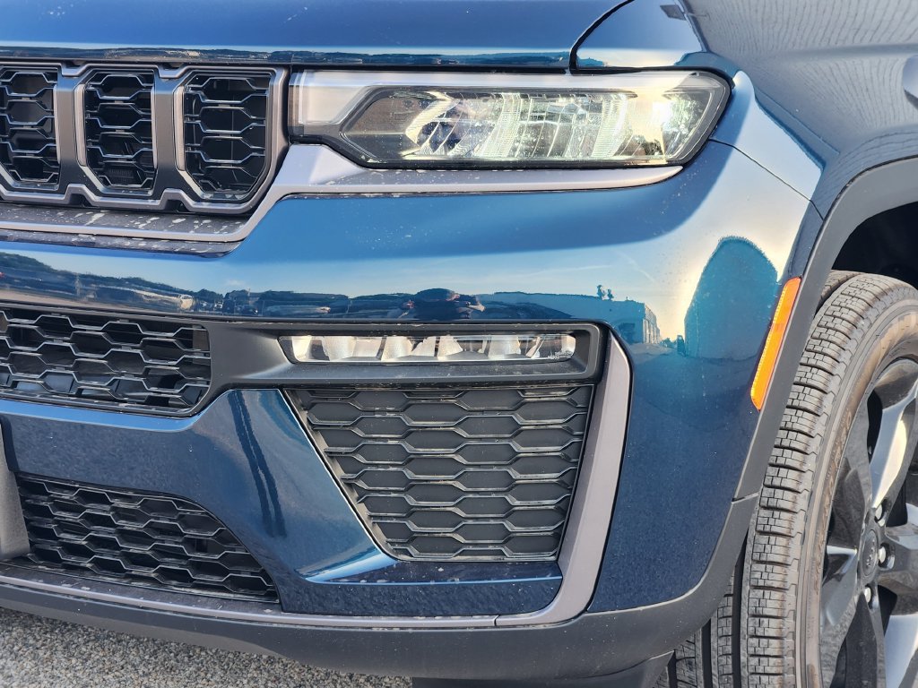 New 2026 Jeep Grand Cherokee Limited w/ Limited Altitude Package RWD image 7