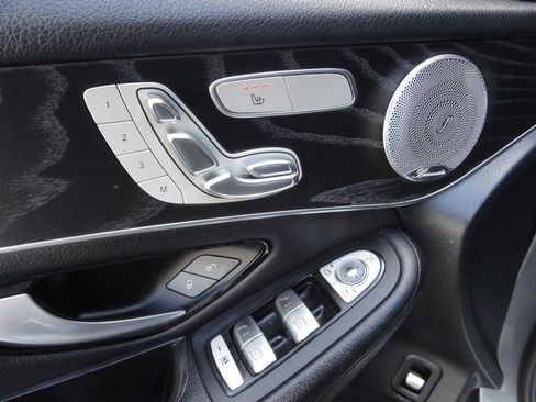 Used 2018 Mercedes-Benz GLC 300 4MATIC w/ Premium Package image 15