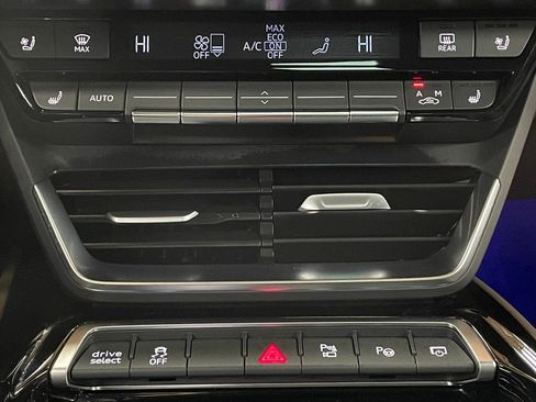 Used 2024 Audi e-tron GT Prestige w/ Prestige Package image 39