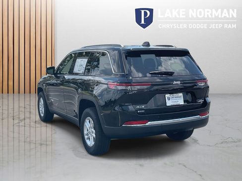 New 2025 Jeep Grand Cherokee Laredo image 7