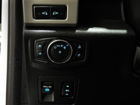Used 2018 Ford F150 Lariat w/ Equipment Group 502A Luxury AWD/4WD image 30