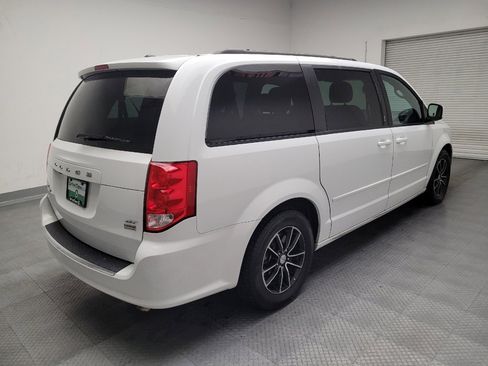 Used 2017 Dodge Grand Caravan GT image 9