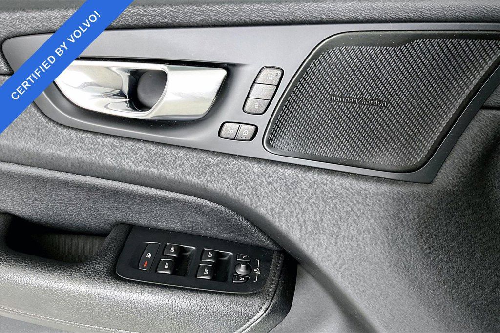 Used 2022 Volvo XC60 B5 Momentum w/ Climate Package AWD/4WD image 28