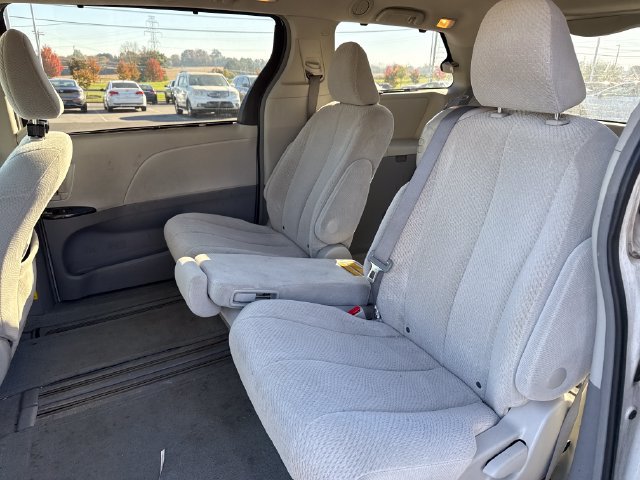 Used 2011 Toyota Sienna LE FWD image 16