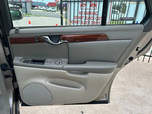 Used 2000 Cadillac De Ville Sedan w/ Comfort/Convenience Pkg image 16