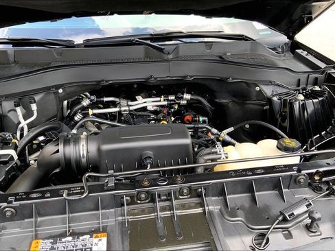 Used 2023 Ford Explorer XLT w/ Equipment Group 202A AWD/4WD image 10