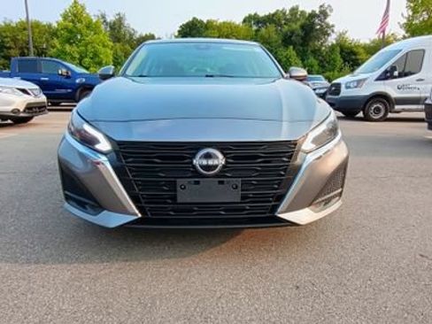 Used 2023 Nissan Altima 2.5 SV w/ SV Premium Package AWD/4WD image 9