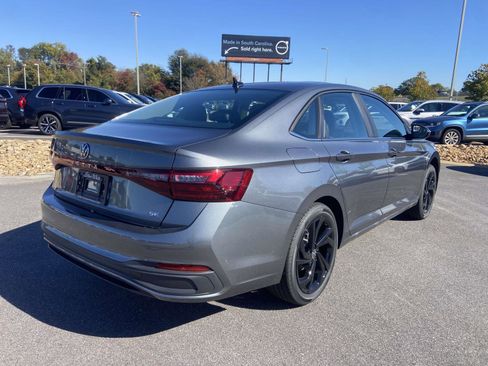 New 2026 Volkswagen Jetta SE image 9