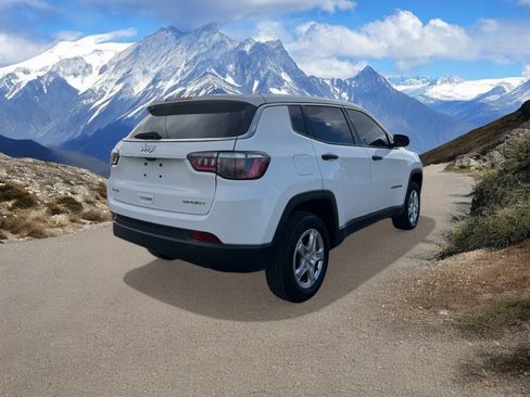 Used 2022 Jeep Compass Sport image 5