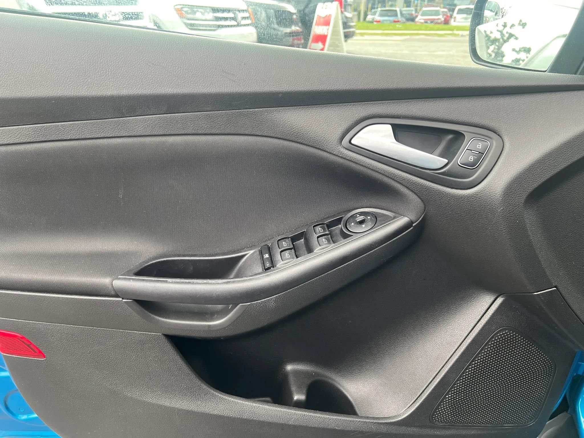 Used 2016 Ford Focus SE w/ SE Power Seat Package FWD image 8