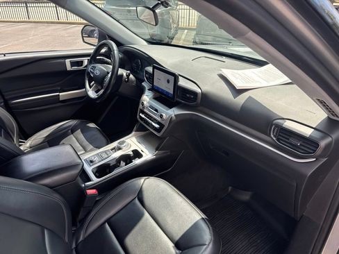 Used 2022 Ford Explorer XLT w/ Equipment Group 202A AWD/4WD image 35
