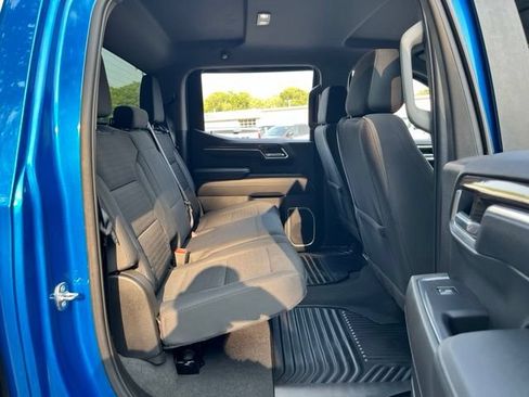 Used 2022 Chevrolet Silverado 1500 LT w/ Z71 Off-Road Package AWD/4WD image 21