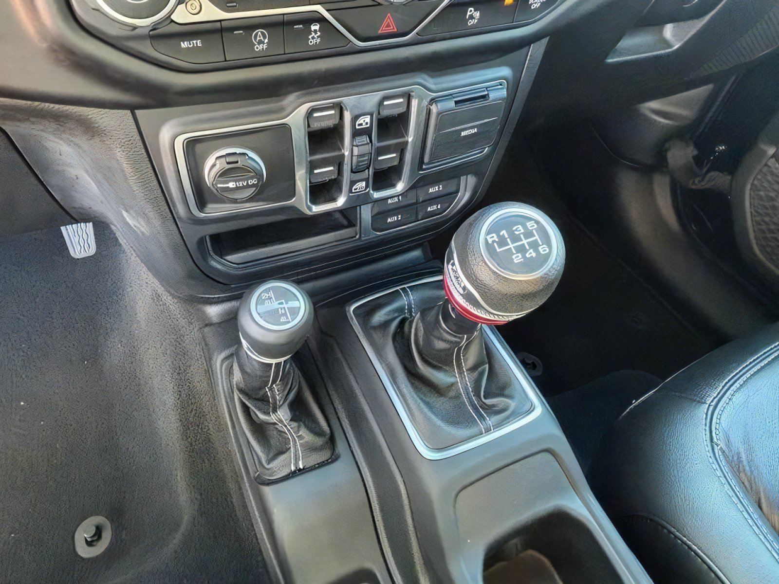 Used 2021 Jeep Wrangler Unlimited Sahara w/ Safety Group AWD/4WD image 16