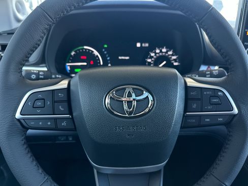 New 2026 Toyota Sienna XLE image 23