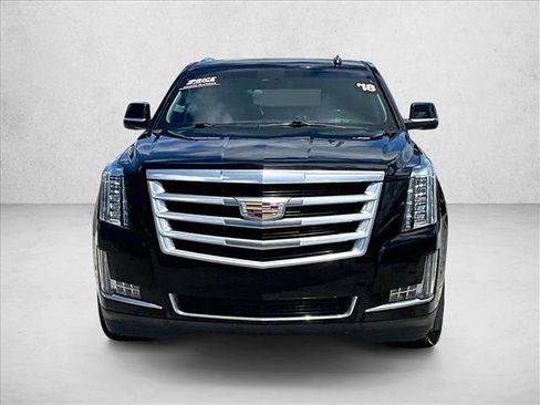 Used 2018 Cadillac Escalade Luxury RWD image 3