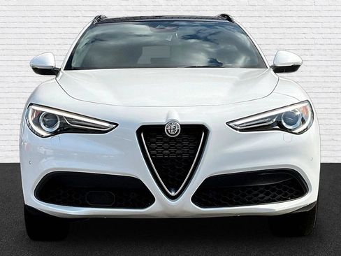 Used 2022 Alfa Romeo Stelvio Ti AWD/4WD image 2