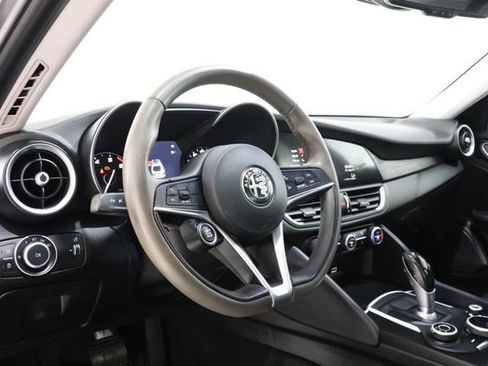 Used 2017 Alfa Romeo Giulia AWD image 14