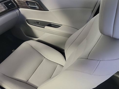Used 2017 Honda Accord EX-L image 23