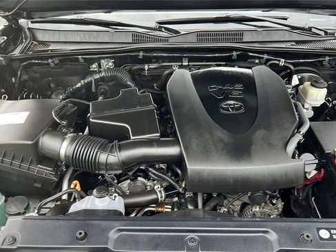 Used 2018 Toyota Tacoma TRD Sport w/ Technology Package RWD image 18