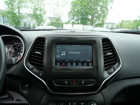Used 2021 Jeep Cherokee Latitude Plus w/ Sun & Sound Group AWD/4WD image 14