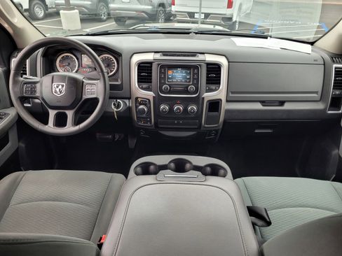 Used 2018 RAM 1500 Classic SLT AWD/4WD image 14