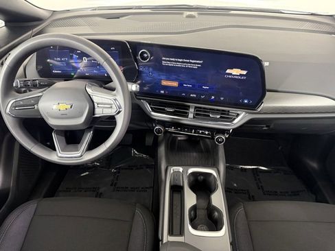 New 2026 Chevrolet Equinox EV LT image 18
