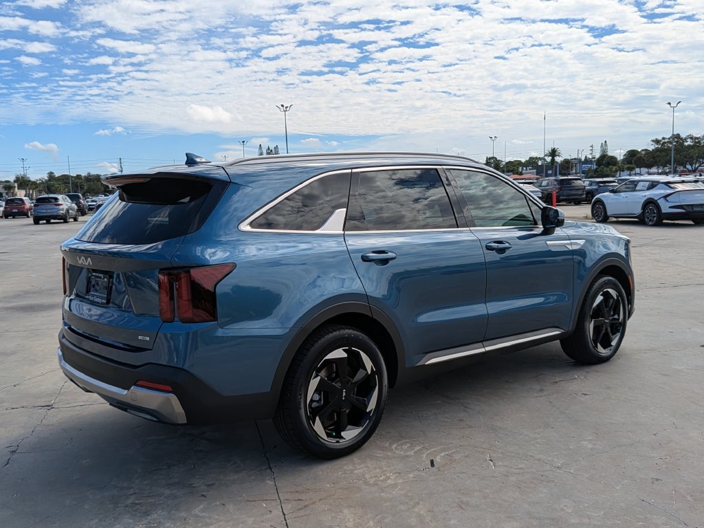 Certified 2026 Kia Sorento EX w/ EX Premium Package FWD image 8