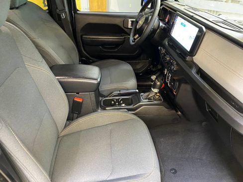 Used 2024 Jeep Gladiator Sport AWD/4WD image 24