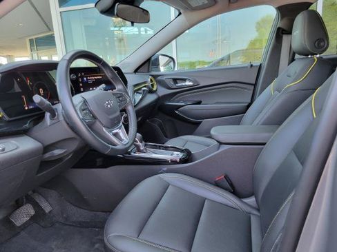 Used 2024 Chevrolet Trax ACTIV w/ Sunroof Package FWD image 12