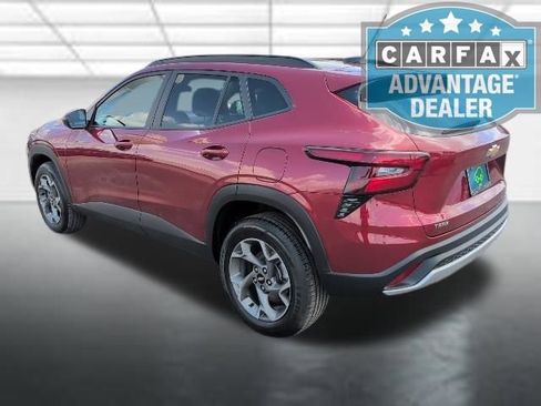 Certified 2025 Chevrolet Trax LT image 2