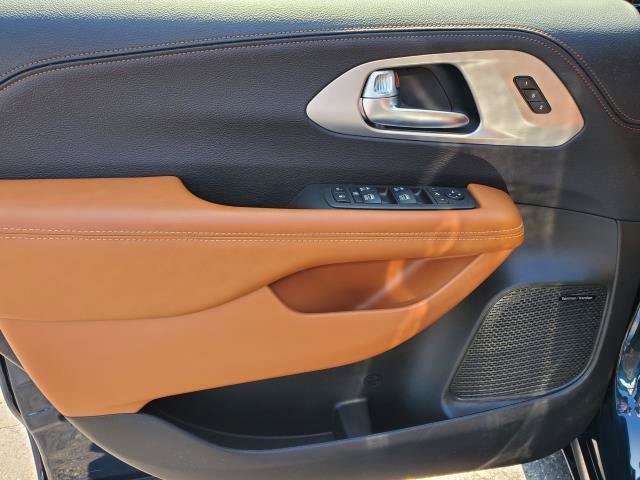 Certified 2025 Chrysler Pacifica Pinnacle FWD image 21