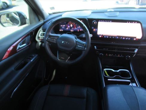 Used 2024 Chevrolet Traverse RS image 12