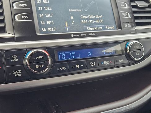 Used 2018 Toyota Highlander XLE image 27