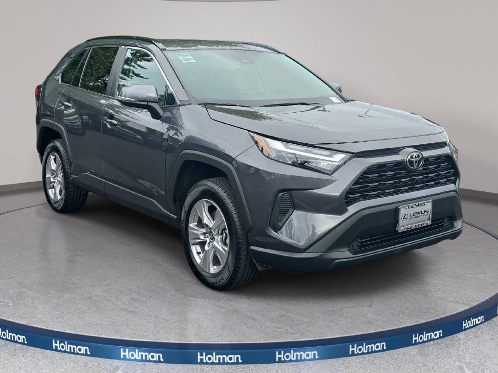 Used 2025 Toyota RAV4 XLE AWD/4WD image 4