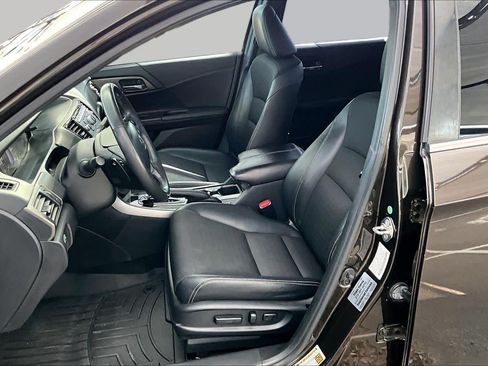Used 2017 Honda Accord Sport image 8