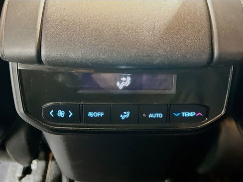 Used 2020 Toyota Highlander XLE image 18