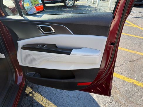 Used 2022 Kia Carnival LX FWD image 34