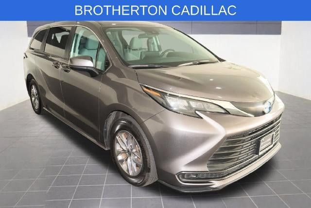 Used 2024 Toyota Sienna LE AWD/4WD image 9