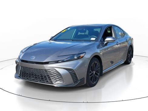 Used 2025 Toyota Camry LE FWD image 3