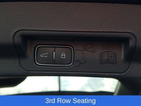 Used 2025 Ford Explorer ST-Line w/ Premium Package image 9