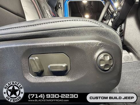 Used 2024 Jeep Gladiator Rubicon w/ Technology Group AWD/4WD image 21