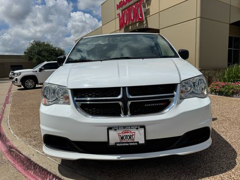 Used 2014 Dodge Grand Caravan SE w/ Quick Order Package 29E SE FWD image 3