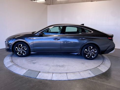 Used 2025 Hyundai Sonata SEL FWD image 2