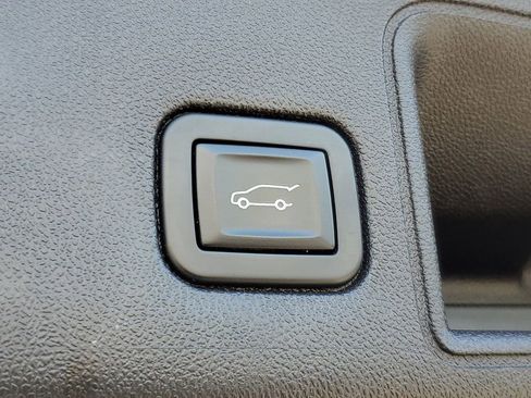 Used 2018 GMC Terrain Denali w/ Advanced Safety Package image 8