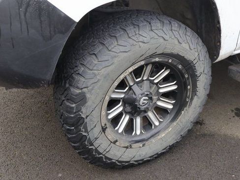 Used 2022 Toyota Tacoma SR image 5